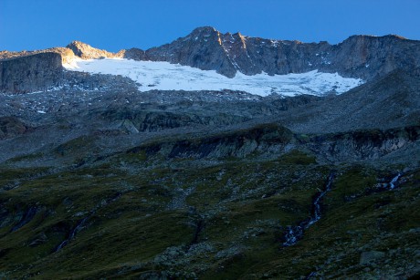Hochalmspitze vysoký 3.360 m n. m. s ledovcem Trippkees.