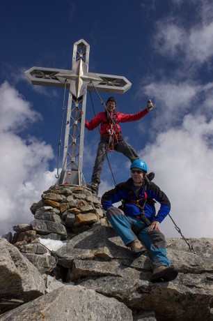 Další nezbytná vrcholová fotka u kříže ve výšce 3.360 m n. m.