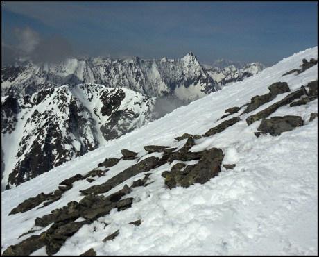 Ten špičatý kopec uprostřed je Kasereck úplně stejně vysoký jako Preber.