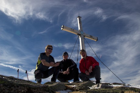 Kříž na vrcholu ve výšce 2.396 metrů.