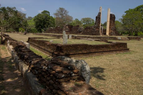 Trosky starověkého města ze 4. st. př. n. l. se rozprostírají na značné ploše.