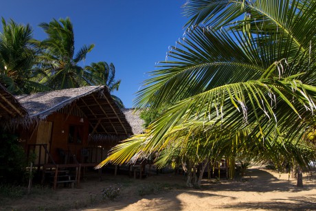 Ubytování v chatičce na pláži v Kirindě v Yala Wawes Beach Resort.