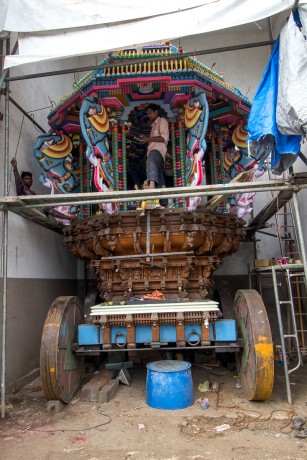 A jeden z vozů chystaný na slavnosti.