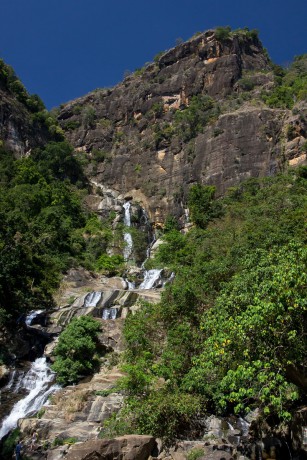 Vodopád Rawana vysoký 25 metrů u obce Ella.