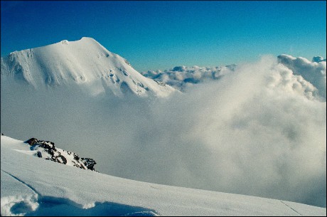 Aiguille de Bionnassay - 4.051 m n. m. večer ve výšce 3.820 m n. m.