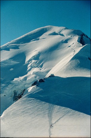 Mont Blanc - 4.810 m n. m. focený z Dome de Gouter ve výšce 4.304 m n. m.