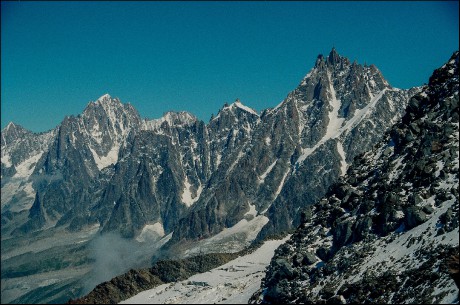 Chamonixské jehly s dominantním Aiguile de Midi.