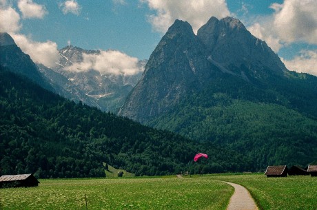 Waxenstein - 2.276 m n. m v popředí.