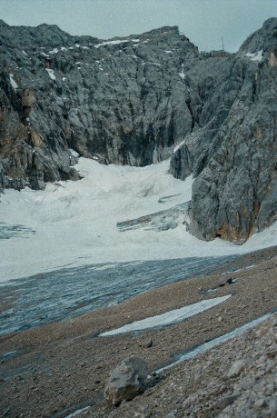 Zugspitze nad ledovcem.