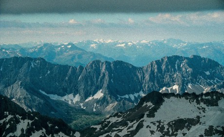Pohled na jih na Ötztalské Alpy s Wildspitzem.