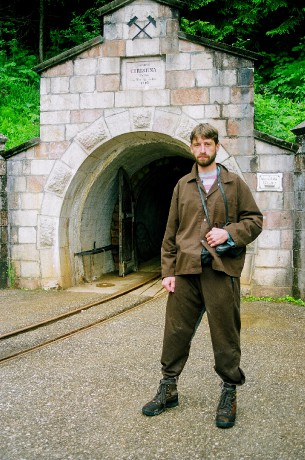 U vchodu do solného dolu Salberberg v Hallstattu.