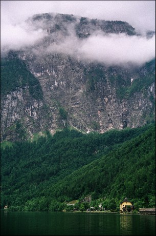 Seewand nad Hallstattským jezerem.