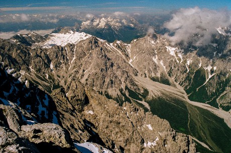 Výhled z vrcholu Südspitze.