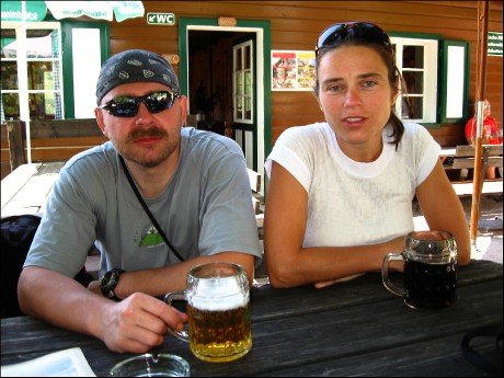 Jindra a Vendula na terase chaty Silberkar - 1.223 m n. m.