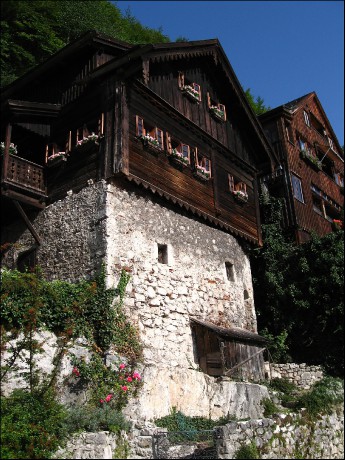 Ukázka tradiční zástavby města Hallstatt.