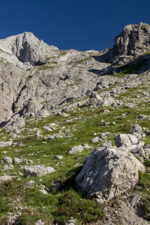 Tři stovky metrů vysoká stráň do sedla Steiglpaβ vysokého 2.015 metrů.