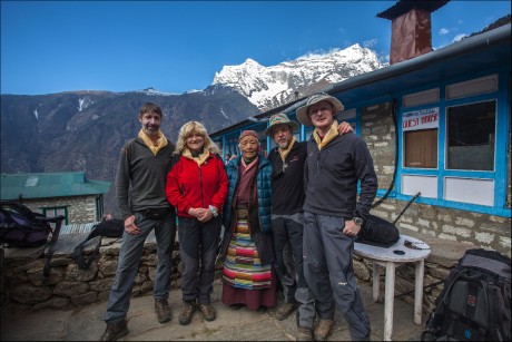 Po pěti noclezích odcházíme z Guest Housu v Namche Bazaru.