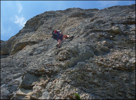 Ve spodní části zajištěné cesty Loser Panorama-klettersteig Sisi.