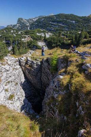 Největší a nejpůsobivější závrt na cestě.
