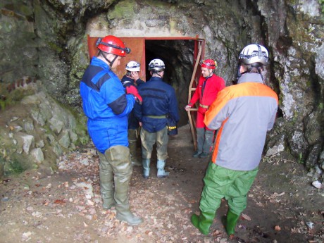 Vstup do jeskyně Býčí skála.