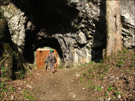 Vstup do jeskyně Býčí skála.