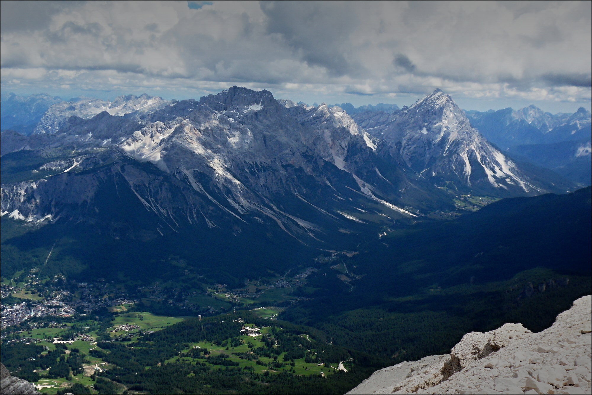 Výhled z vrcholu Tofany de Rozes.